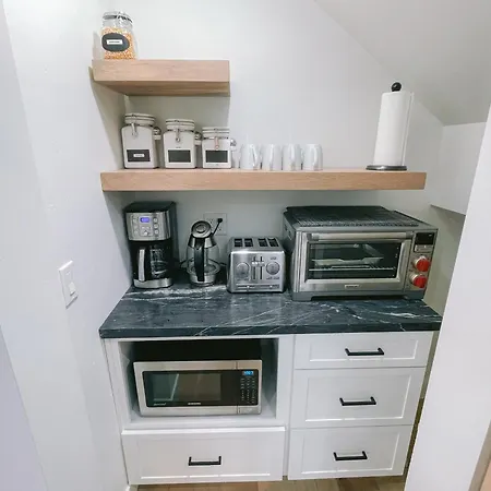 New Luxurious Home! Hot Tub! 2 Min Walk To Beach!